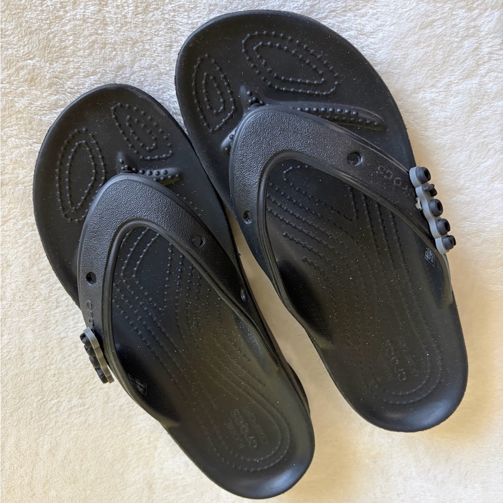 CROCS Classic Black Sandals Sz W 6 - M4 - Picture 2 of 8